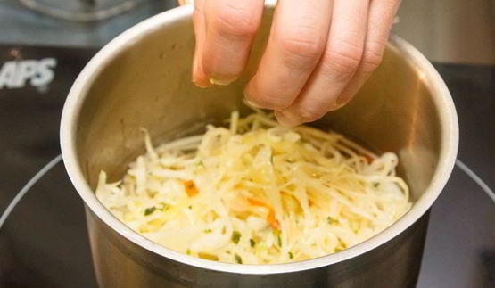 щи из квашеной капусты с белыми грибами