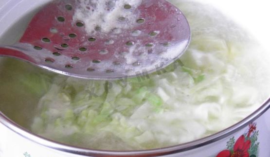 щи из молодой капусты с курицей