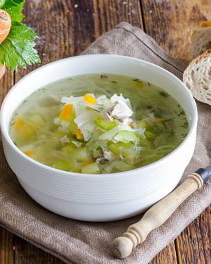 Щи из свежей капусты с курицей