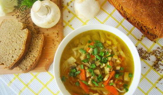 свежие щи с грибами