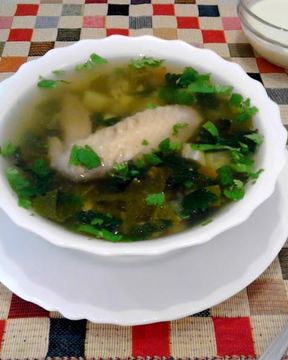 Зеленые щи с крапивой и щавелем с яйцом