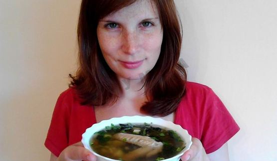 зеленые щи с крапивой и щавелем с яйцом