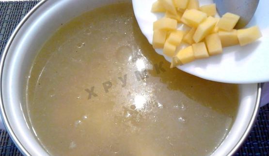 зеленые щи с крапивой и щавелем с яйцом