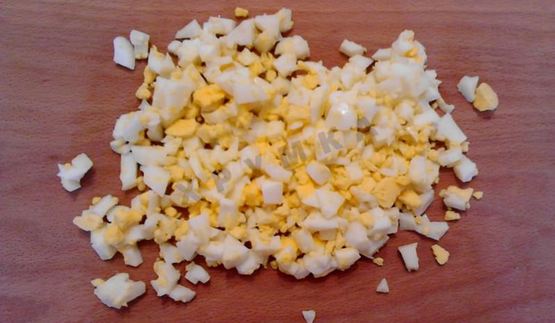 зеленые щи с крапивой и щавелем с яйцом