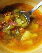 Солянка мясная с солеными огурцами