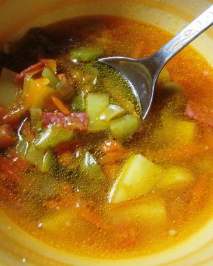 Солянка мясная с солеными огурцами