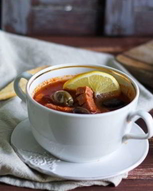 Солянка с оливками