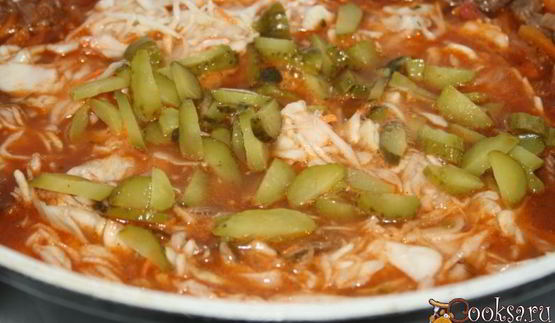 сытный суп типа солянки