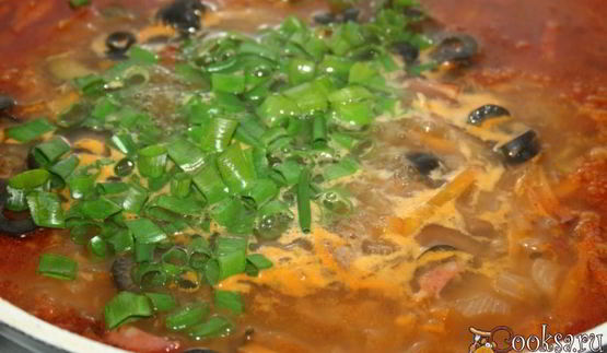 сытный суп типа солянки