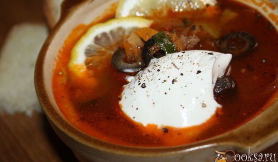 сытный суп типа солянки