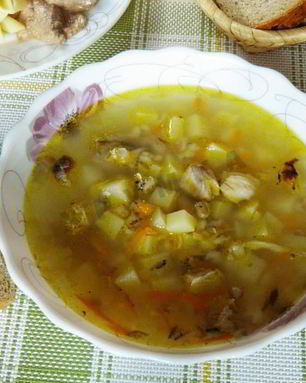 Суп из рыбных консервов с перловкой