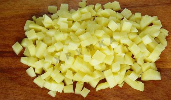 суп из рыбных консервов с перловкой