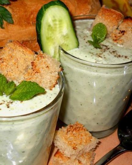 Рецепт холодного мятного супа-пюре с яблоком и огурцом