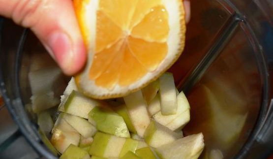 холодный мятный суп-пюре с яблоком и огурцом