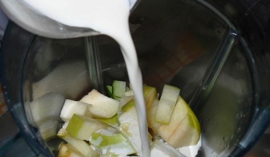 холодный мятный суп-пюре с яблоком и огурцом