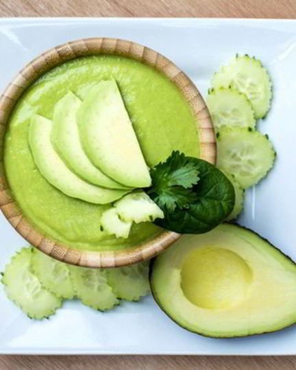 Рецепт летнего супа-пюре с авокадо и огурцами