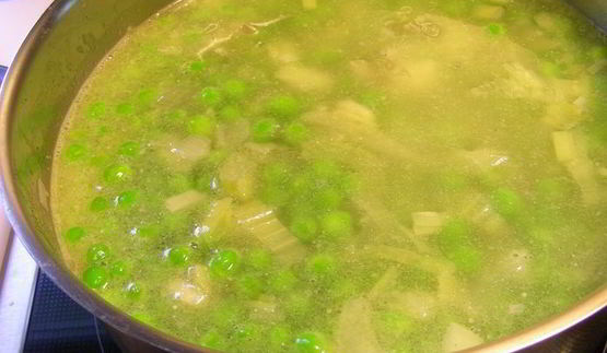 очень овощной суп-пюре из зеленого горошка