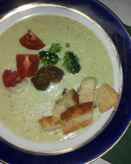 Рецепт супа-пюре из брокколи с белой фасолью и чеддером