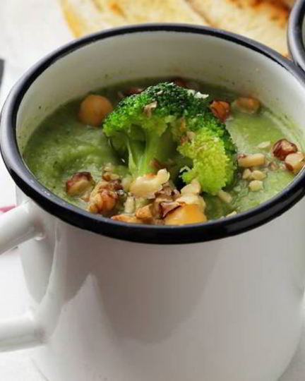 Рецепт супа-пюре из брокколи с миндалем