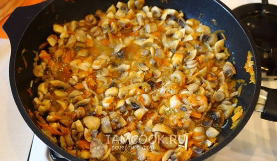 суп-пюре из грибов и патиссонов