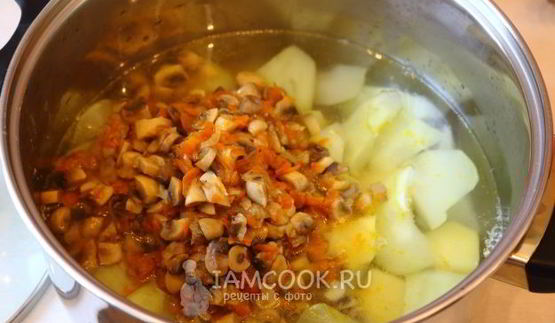 суп-пюре из грибов и патиссонов