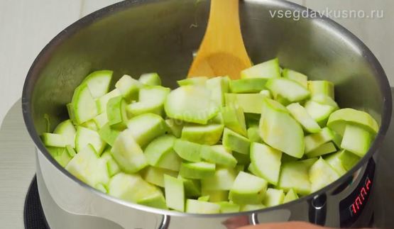 суп-пюре из кабачков с базиликом