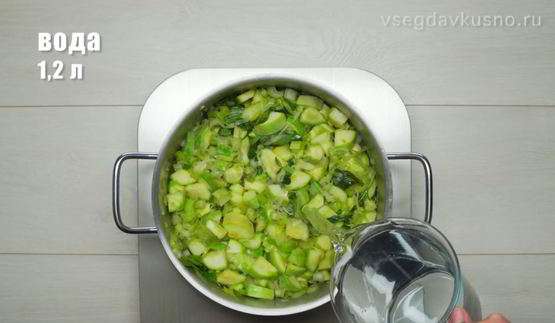 суп-пюре из кабачков с базиликом