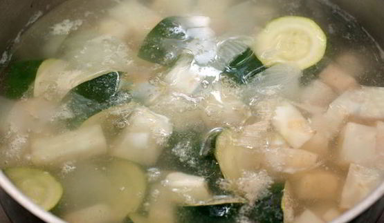 суп-пюре из кабачков с сельдереем