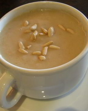 Суп-пюре из пастернака с кедровыми орешками