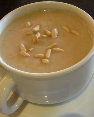 Суп-пюре из пастернака с кедровыми орешками