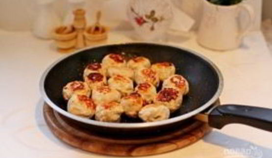 суп-пюре из тыквы с фрикадельками