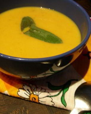 Суп-пюре из тыквы с шалфеем и чили