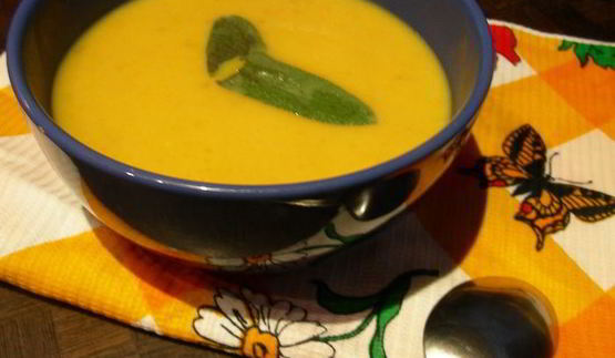 суп-пюре из тыквы с шалфеем и чили