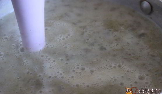 суп-пюре со щавелем и шпинатом