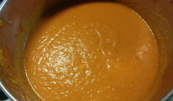 тыквенно-томатный суп-пюре с беконовыми жгутиками