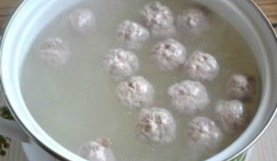 суп с фрикадельками и яйцом