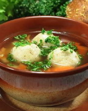 Суп с футбольными клецками