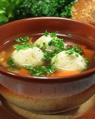 Суп с футбольными клецками