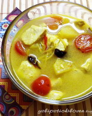 Суп с курицей и ананасом