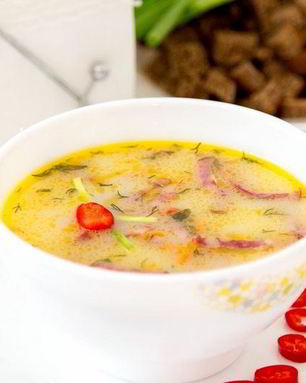 Горячий сырный суп с колбасой