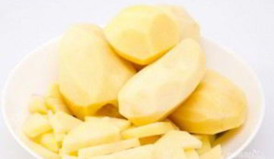 горячий сырный суп с колбасой