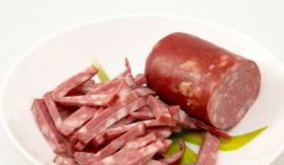 горячий сырный суп с колбасой