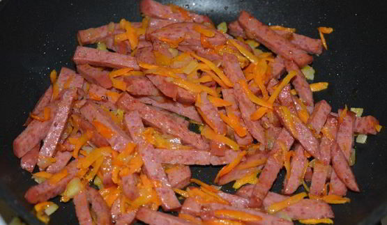 сырный суп из плавленого сыра с колбасой