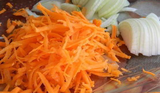 сырный суп с горошком и капустой