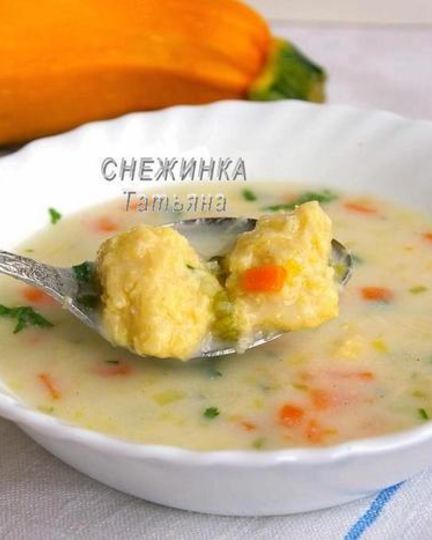 Рецепт сырного супа с клецками из кабачка и сыра джюгас