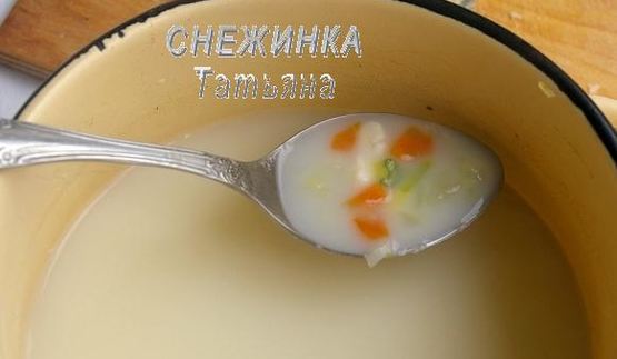 сырный суп с клецками из кабачка и сыра джюгас