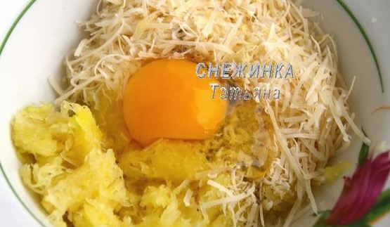 сырный суп с клецками из кабачка и сыра джюгас