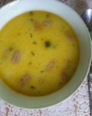 Сырный суп с полукопченой колбасой