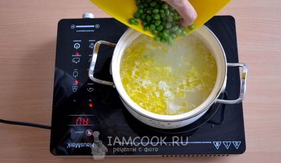 сырный суп с зеленым горошком