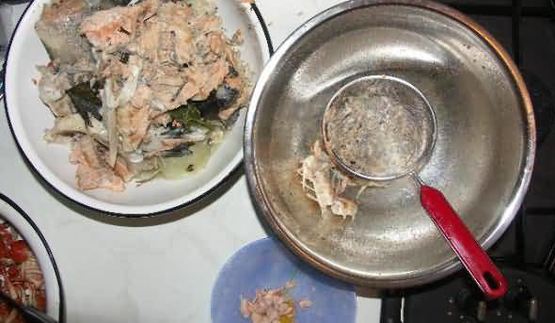 уха с раками и икрой